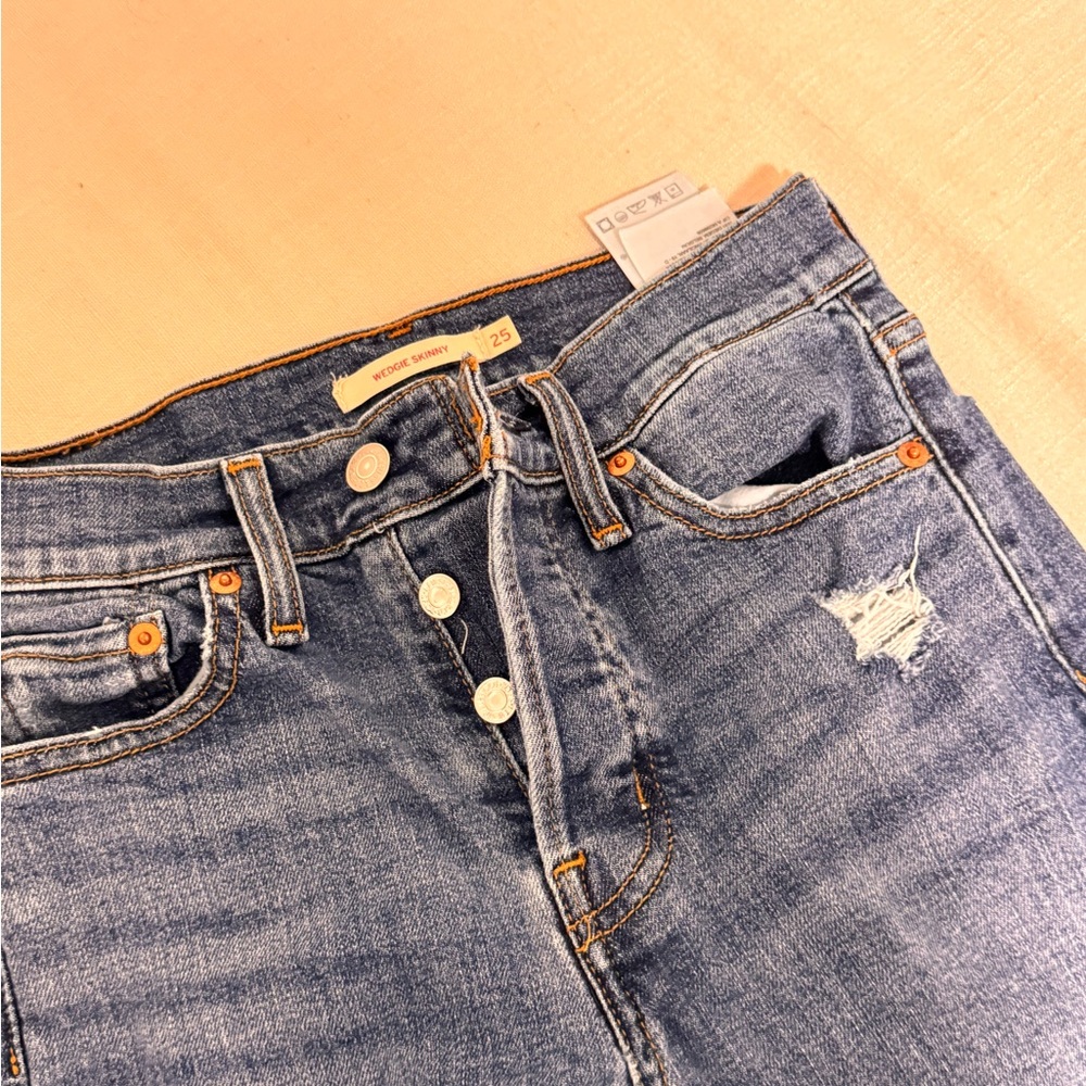 Used Levi’s blue pants, skinny jeans